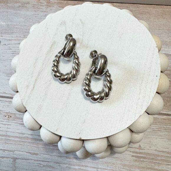 Napier Vintage Twisted Door Knocker Style Screw back Clip Earrings Silver Tone - Picture 2 of 9